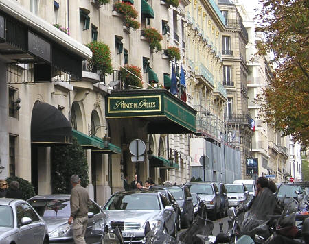 Hotels near the Arc de Triomphe in Paris France