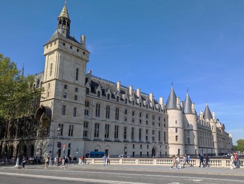 Conciergerie in Paris France
